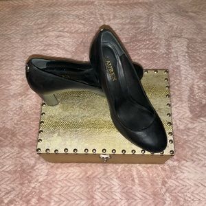 Ralph Lauren round toe pumps